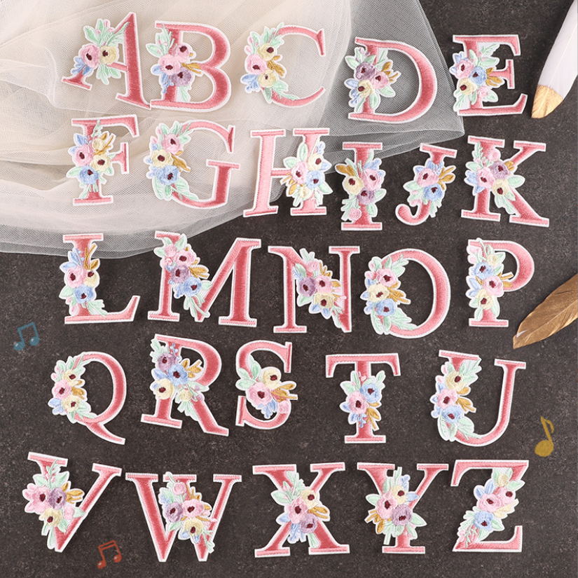 Sewing Id - Patchs brodés de fleurs roses Alphabet,